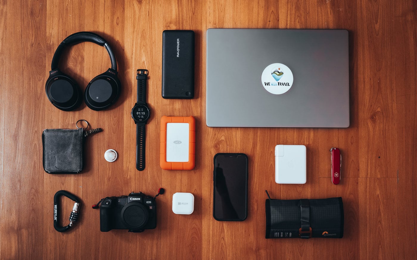 Digital Nomad Packing List – 15 Practical Things Everyone Needs in 2023