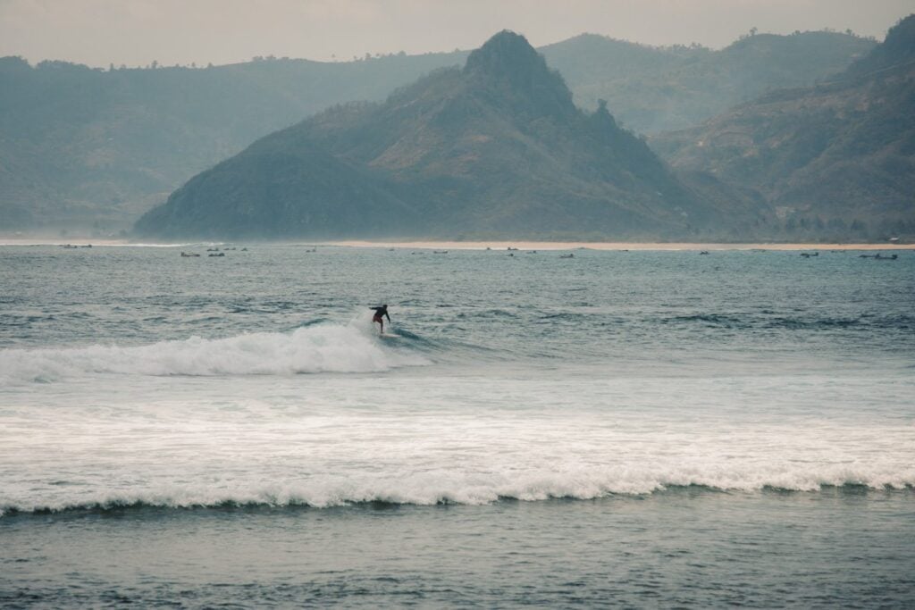 MAWI BEACH SURF SPOT, SURFING BEACHES KUTA LOMBOK