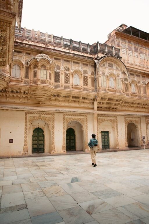 THE BEAUTIFUL PALACES OF THE MEHRANGARH FORT IN INDIA