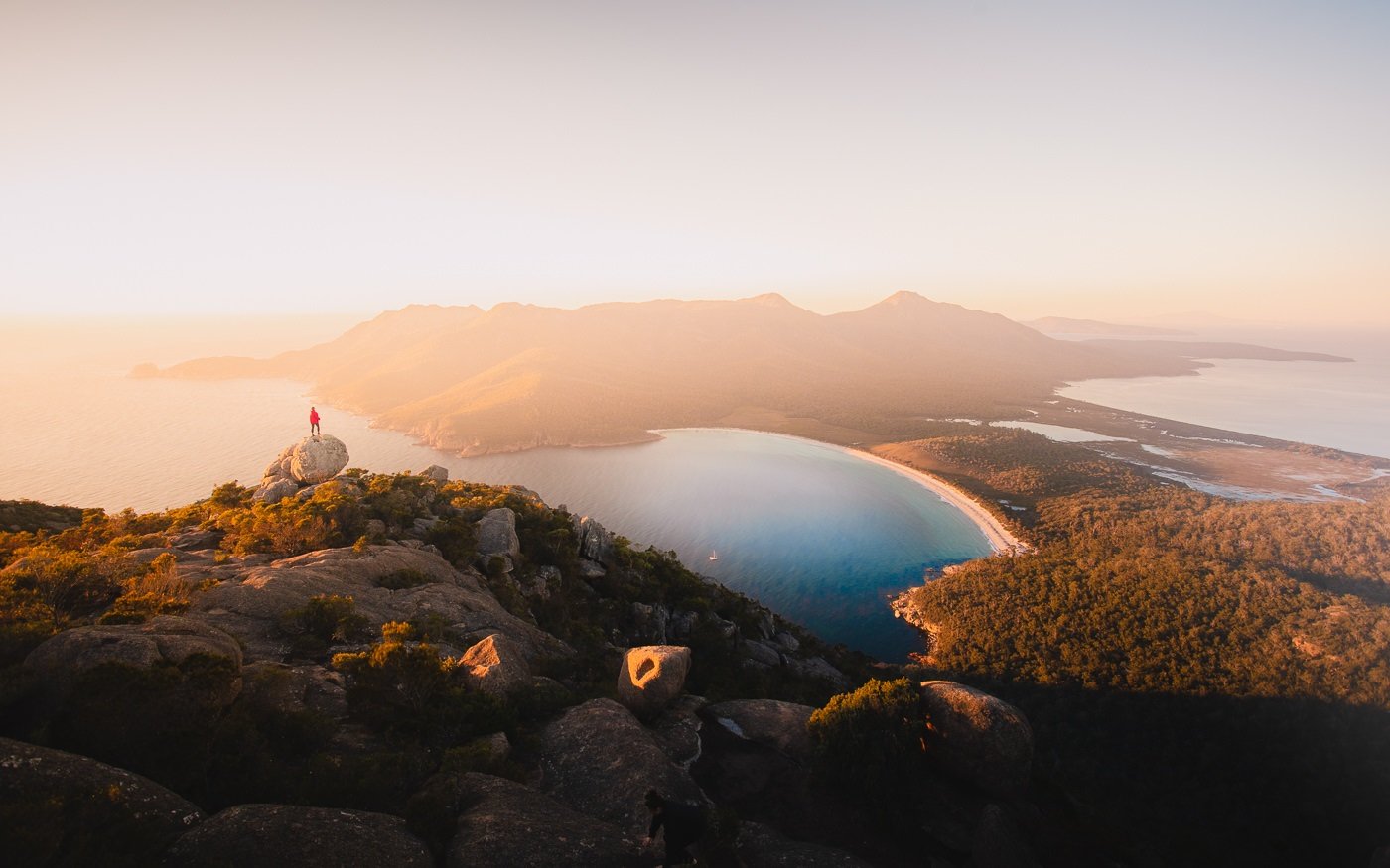 How to Hike Mount Amos in Tasmania – Freycinet National Park (2023)