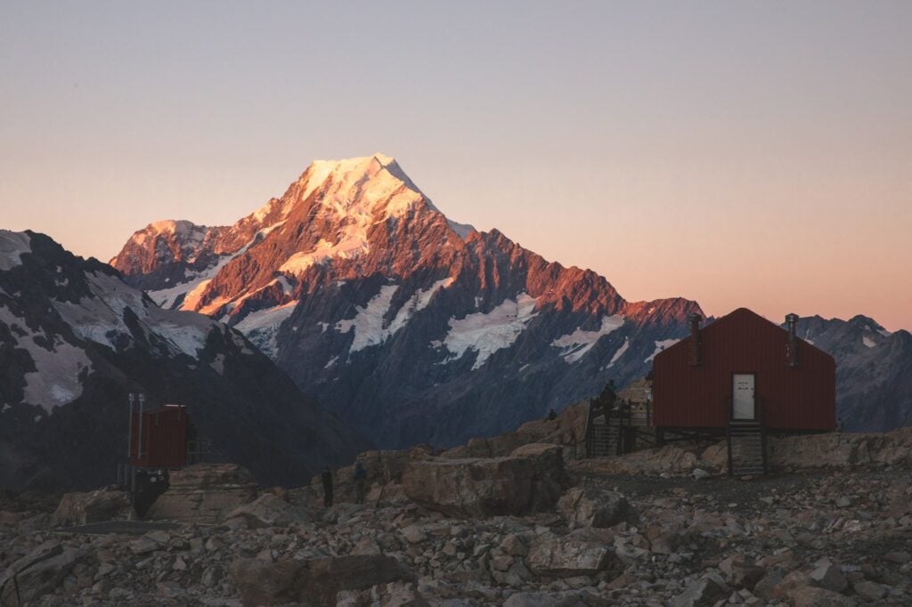 MUELLER HUT MOUNT COOK VIEW FOR SUNSET