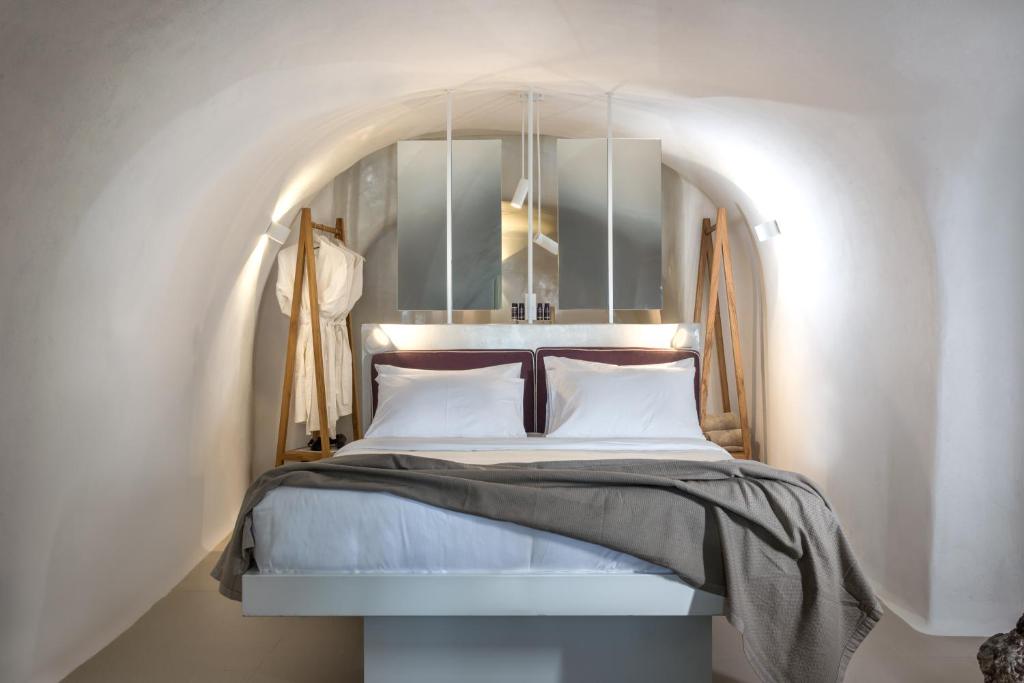 Cave suite at Nefeles Luxury Suites in Fira