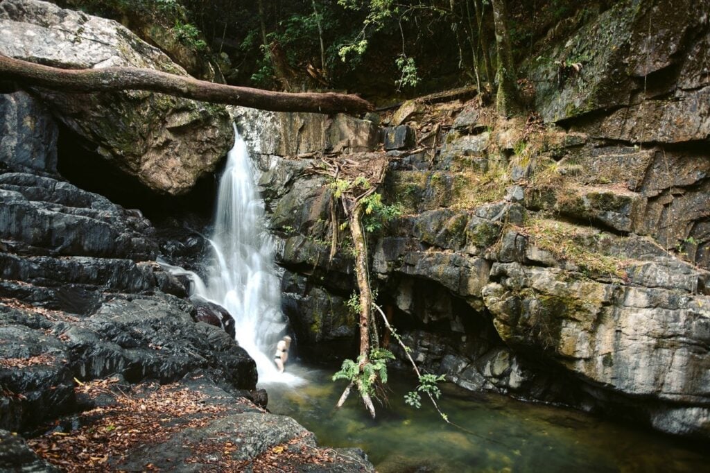 OLD WEIR FALLS AT STONEY CREEK, CAIRNS