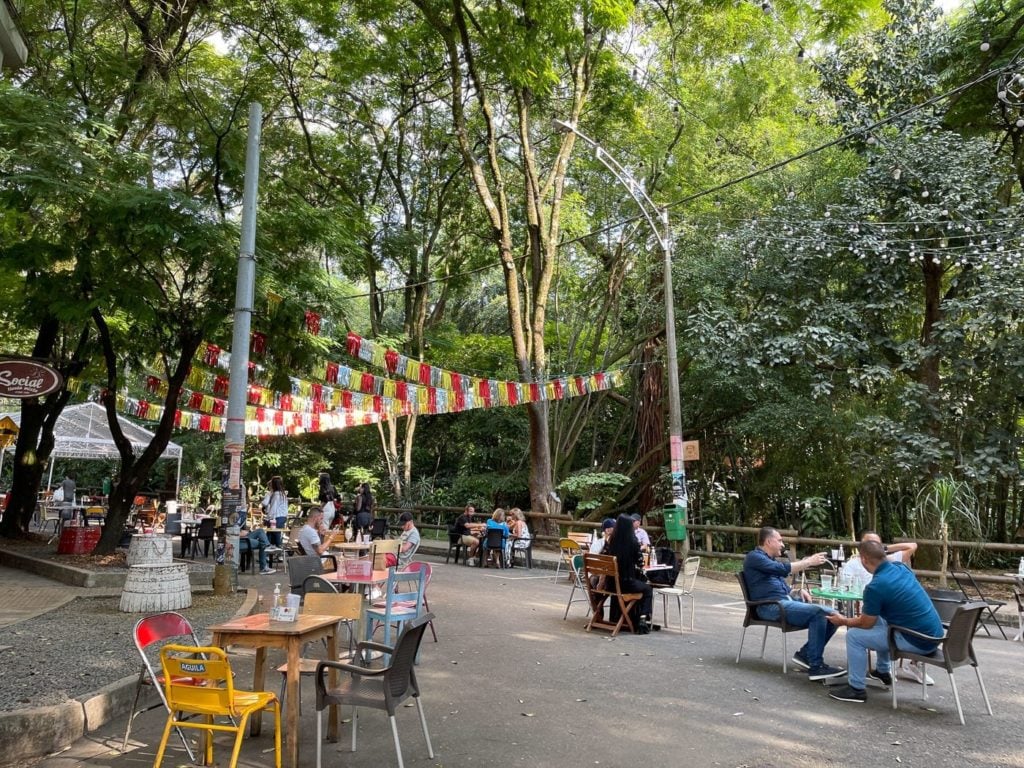 outdoor restaurants at Parque lleras, Medellín