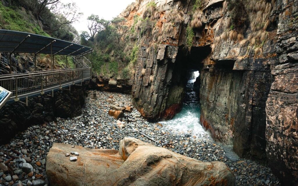 REMARKABLE CAVE TASMANIA TRAVEL GUIDE