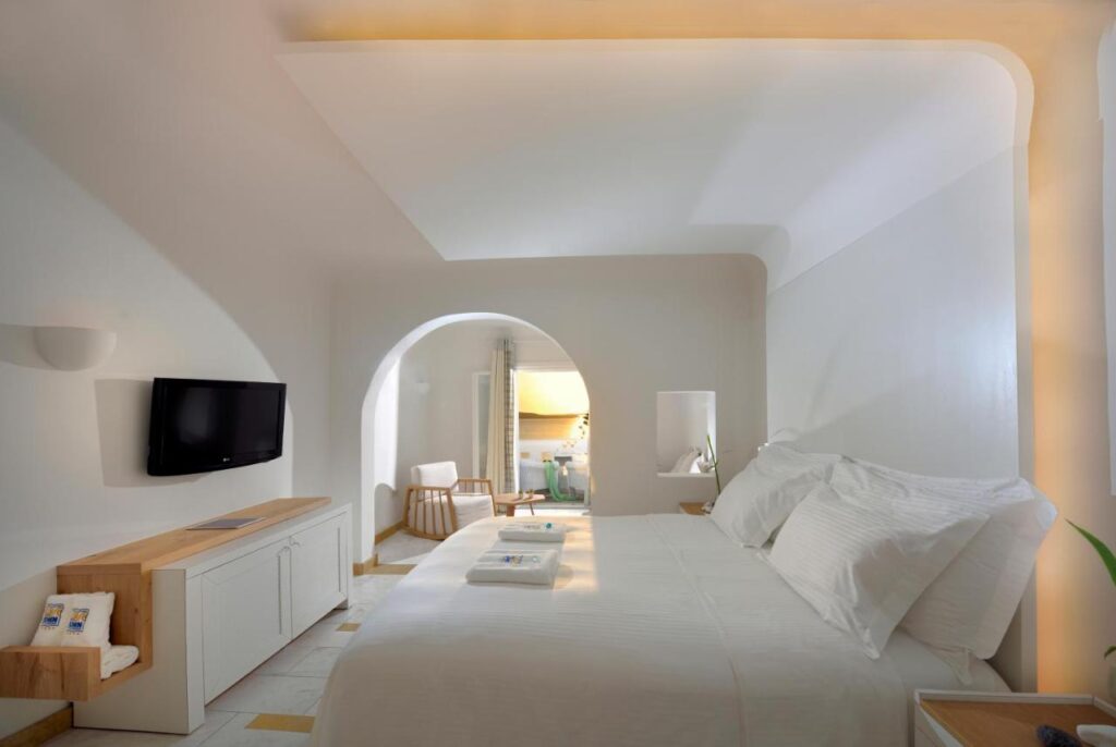 Saint John Hotel Villas & Spa spacious bedroom